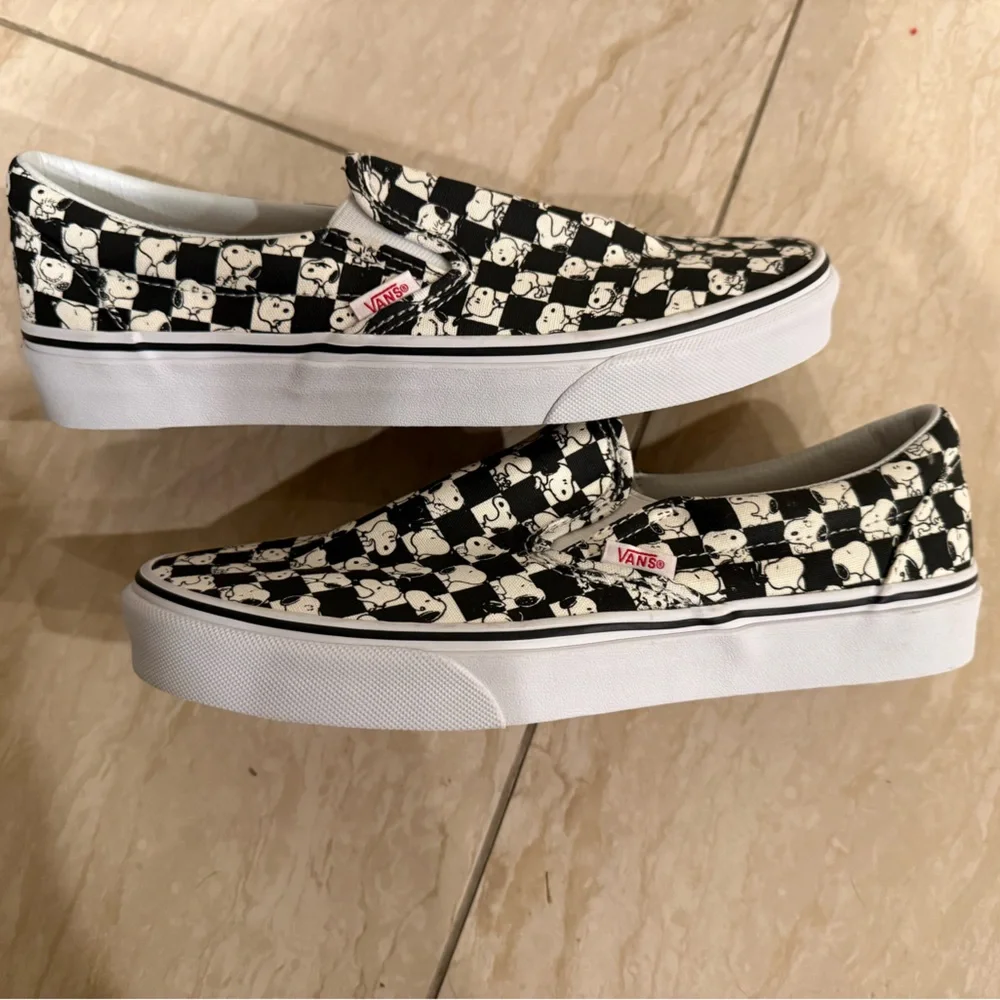 RARE Vans Unisex Snoopy Checkerboard Slip-On Sneakers - Size 8.5 M, 10 W - Picture 3 of 7